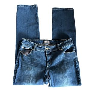 Chicos So Slimming size 2 denim relaxed fit jeans